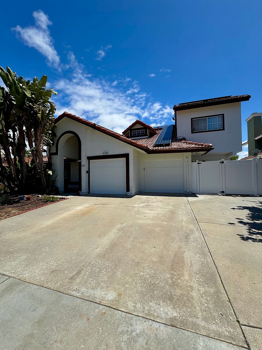 766 Rivertree Dr photo 2