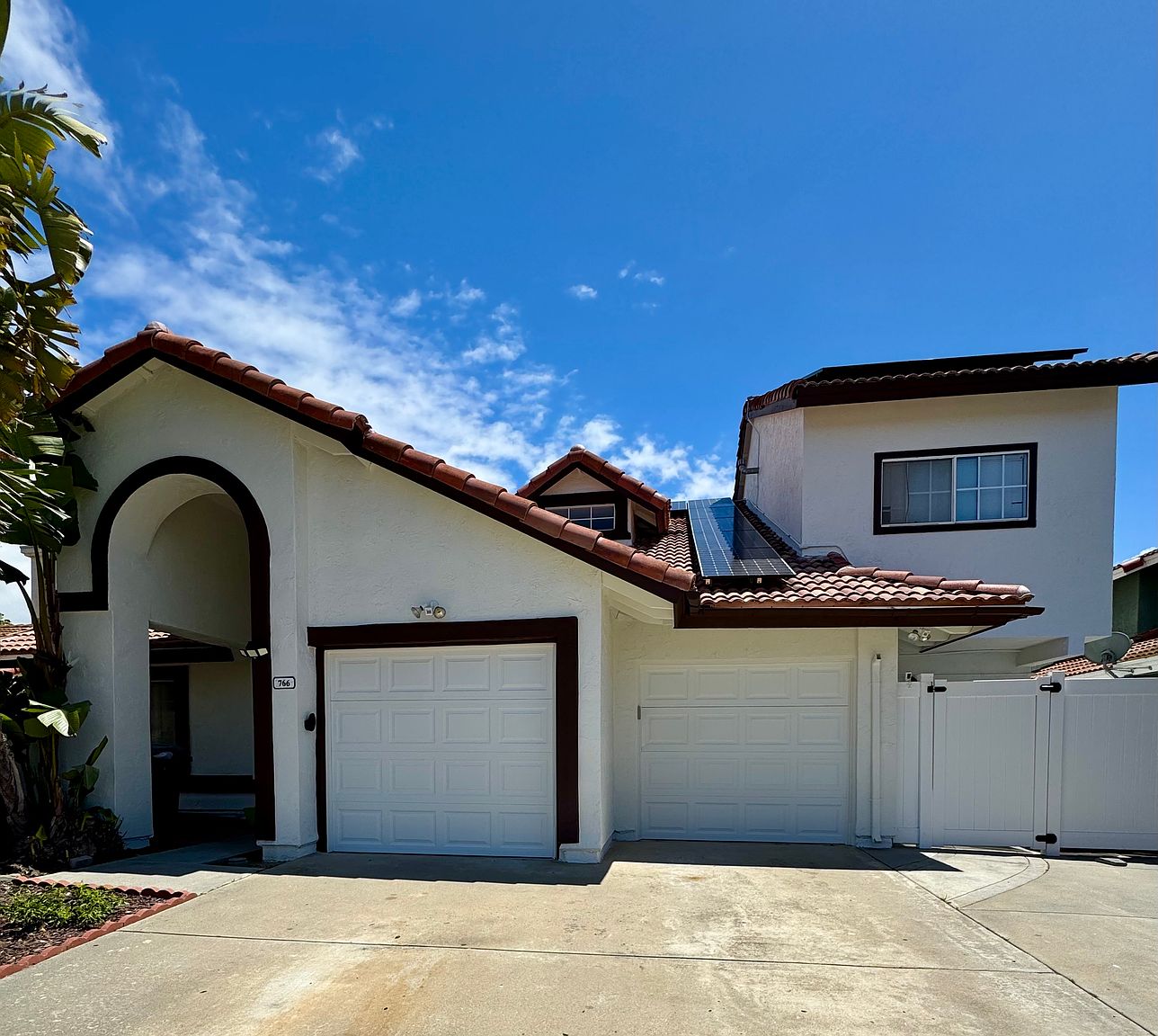 766 Rivertree Dr photo 3