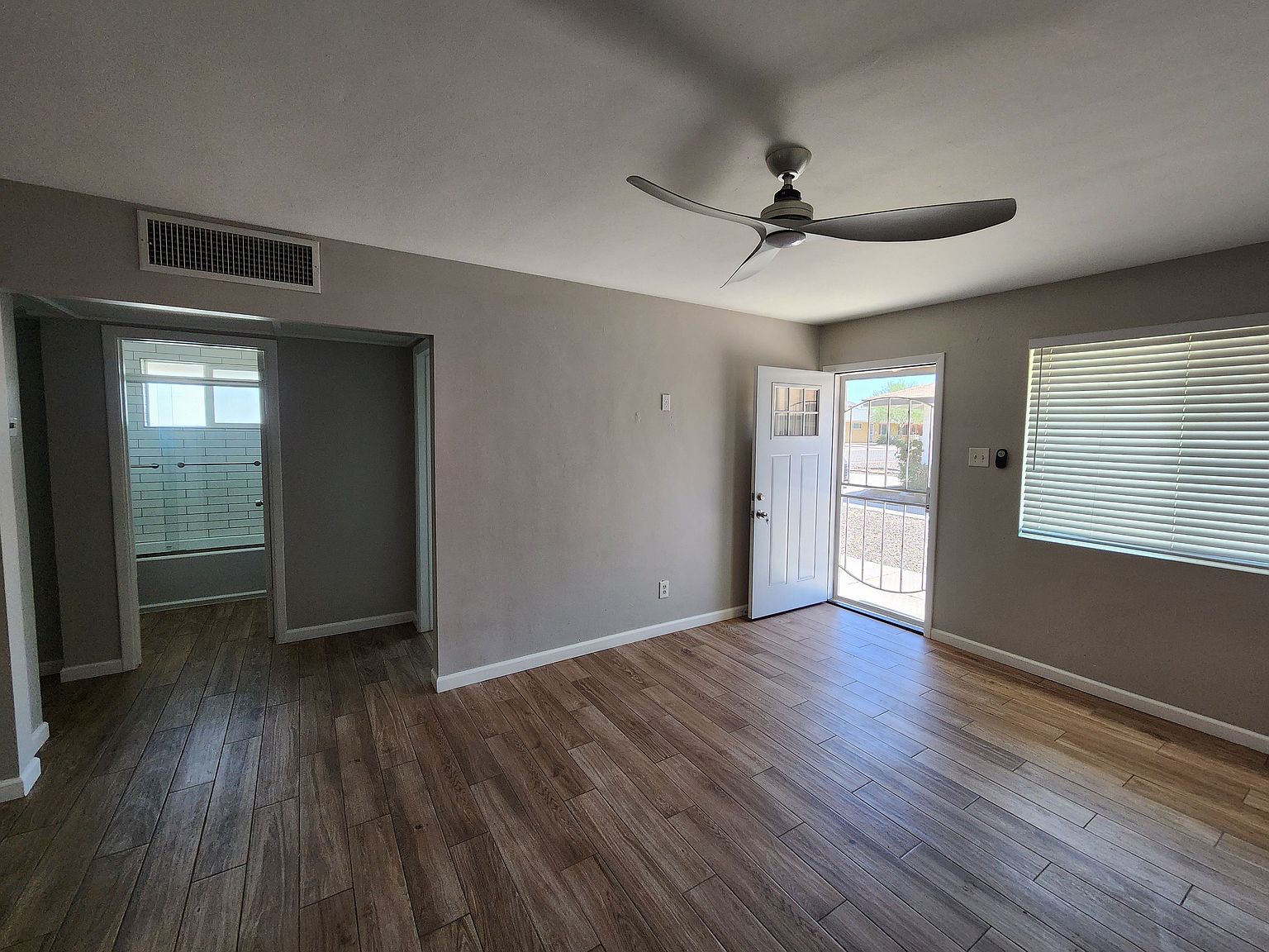 3623 E Verde Ln photo 3