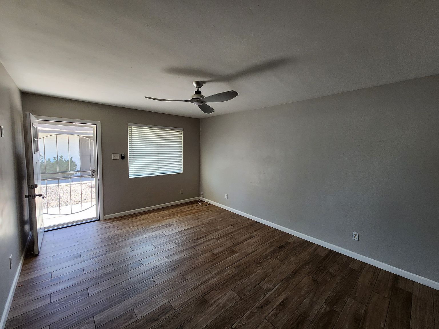 3623 E Verde Ln photo 4