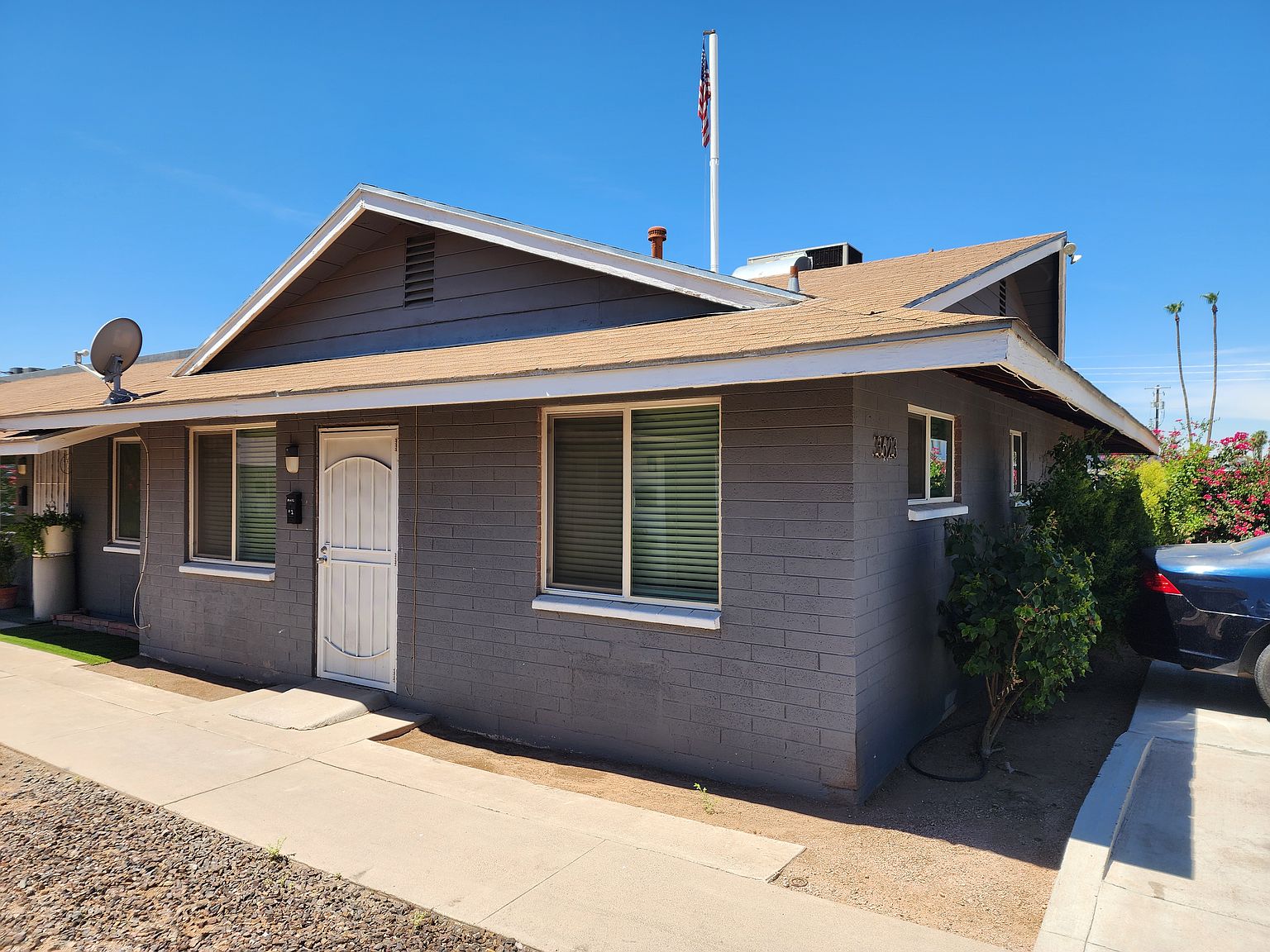 3623 E Verde Ln photo 2