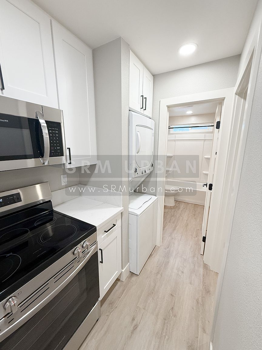 3362 C St photo 3