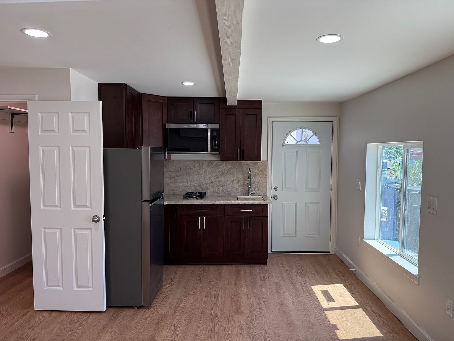 8380 Pallux Way photo 4