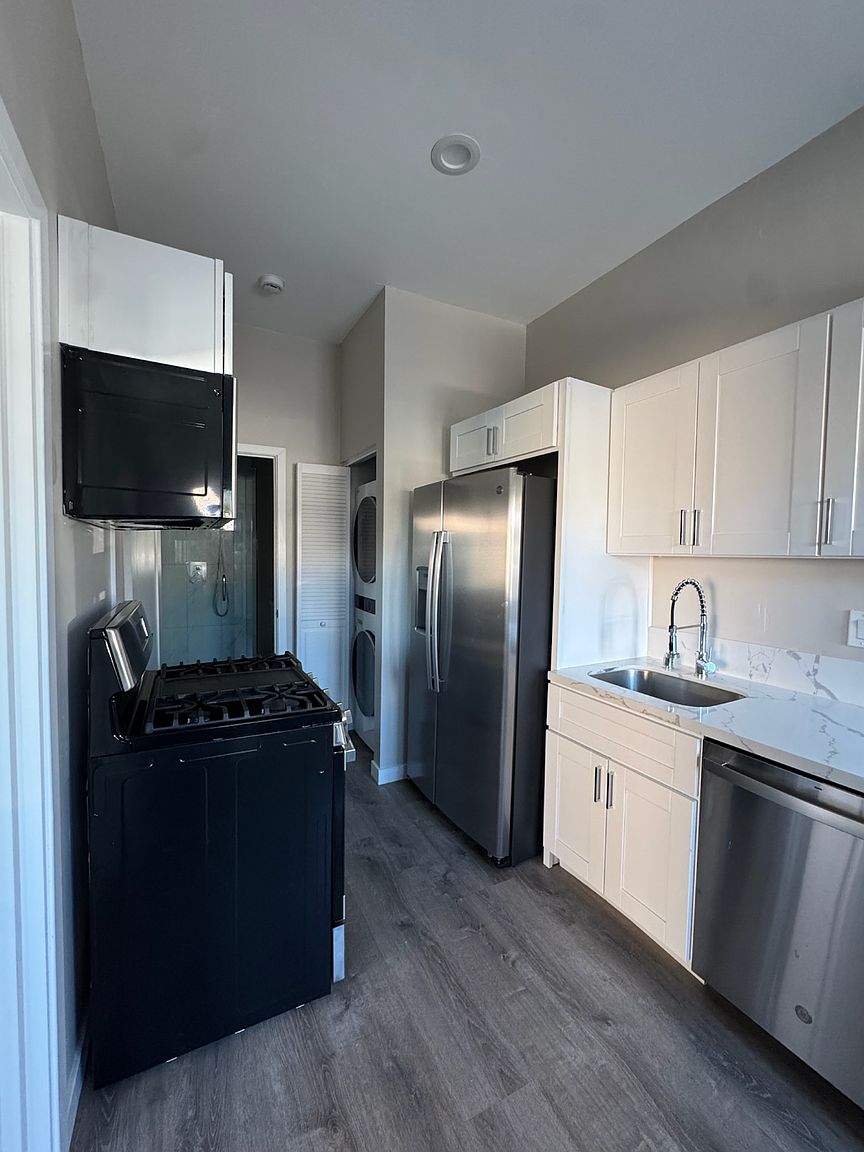 6249-6253 Dorothy Dr photo 4