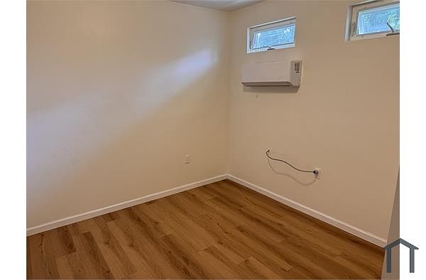 21 Bronson St photo 4