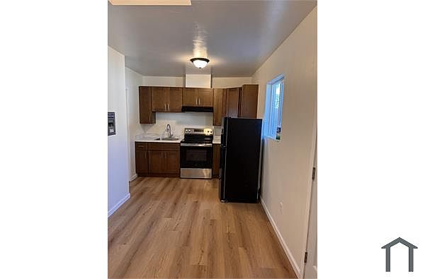21 Bronson St photo 3