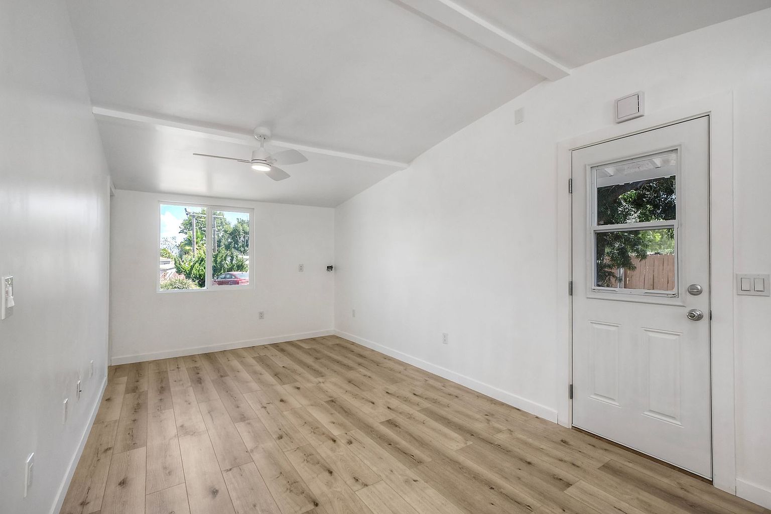 4108 Mission Ave photo 4