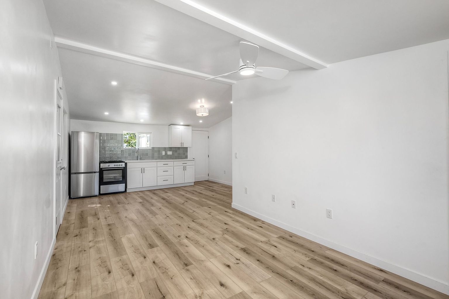 4108 Mission Ave photo 2