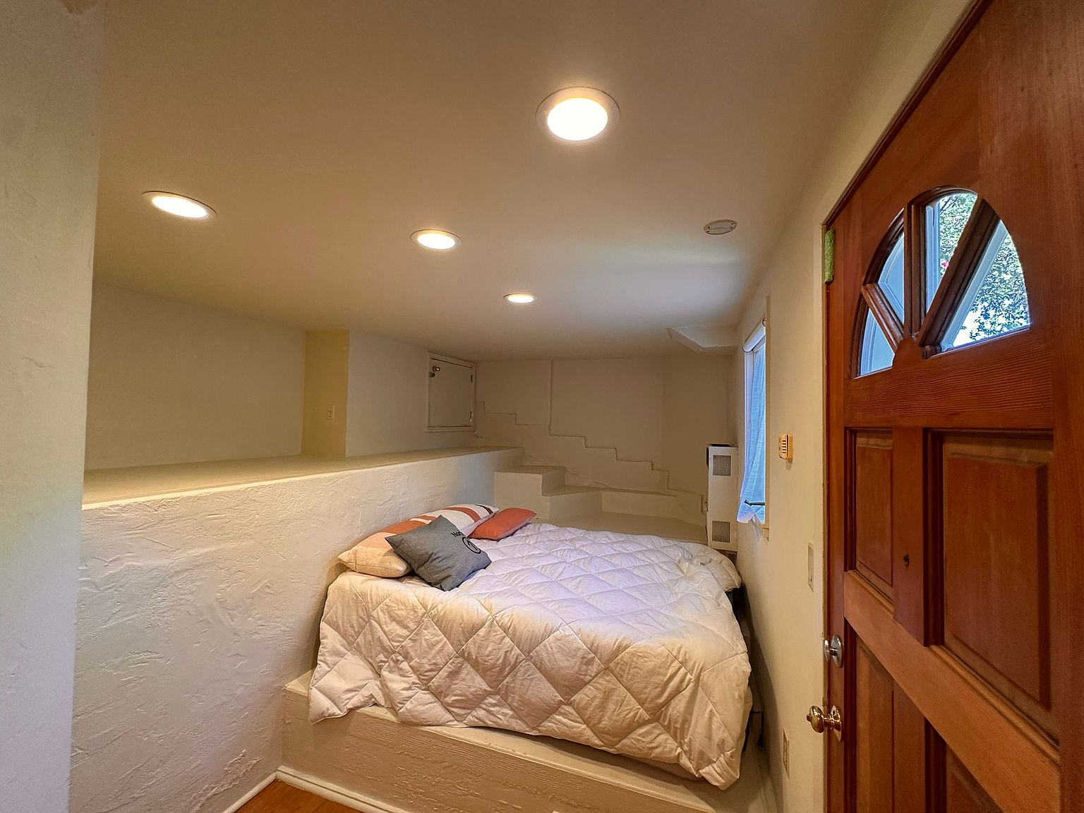 102 Green St photo 3
