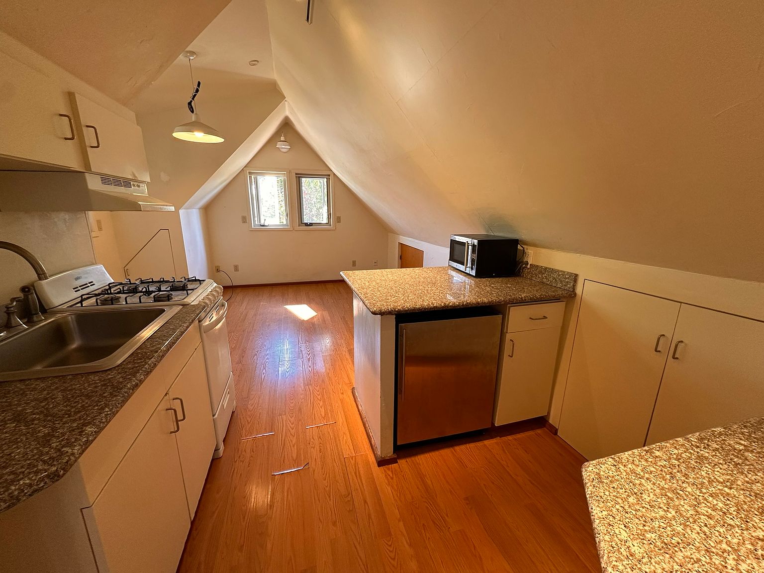 102 Green St photo 2