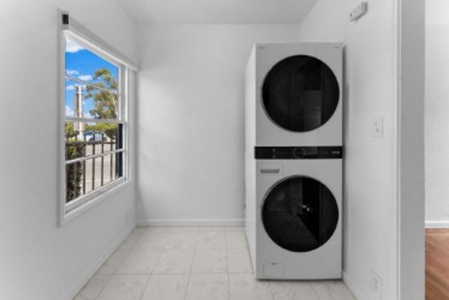 Prime Location On Adams Avenue: Modern Comfort Meets Historic Charm + Parking Included photo 5