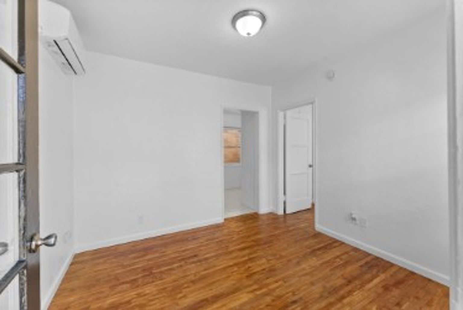 Prime Location On Adams Avenue: Modern Comfort Meets Historic Charm + Parking Included photo 2