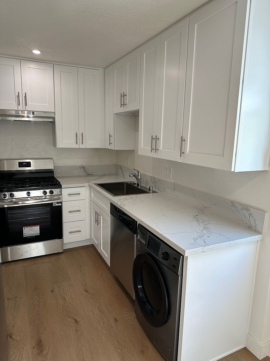 410 Zenith St photo 5