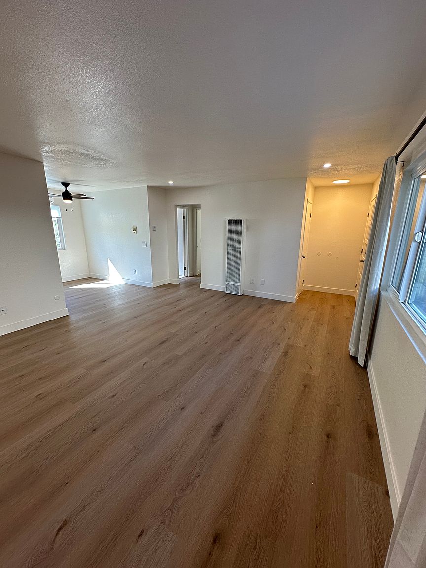 410 Zenith St photo 3
