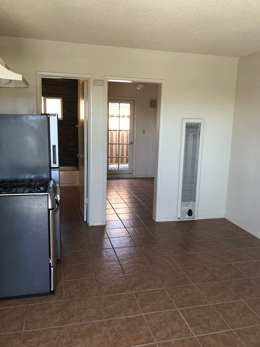 2907 30th St photo 3