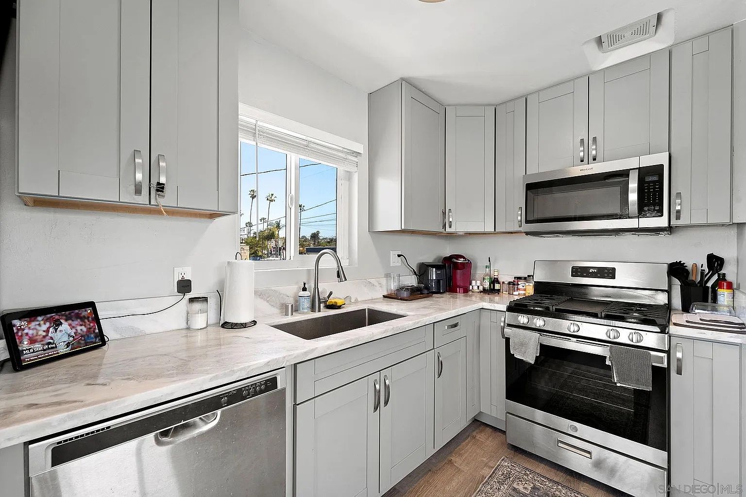5025 Lotus St photo 3