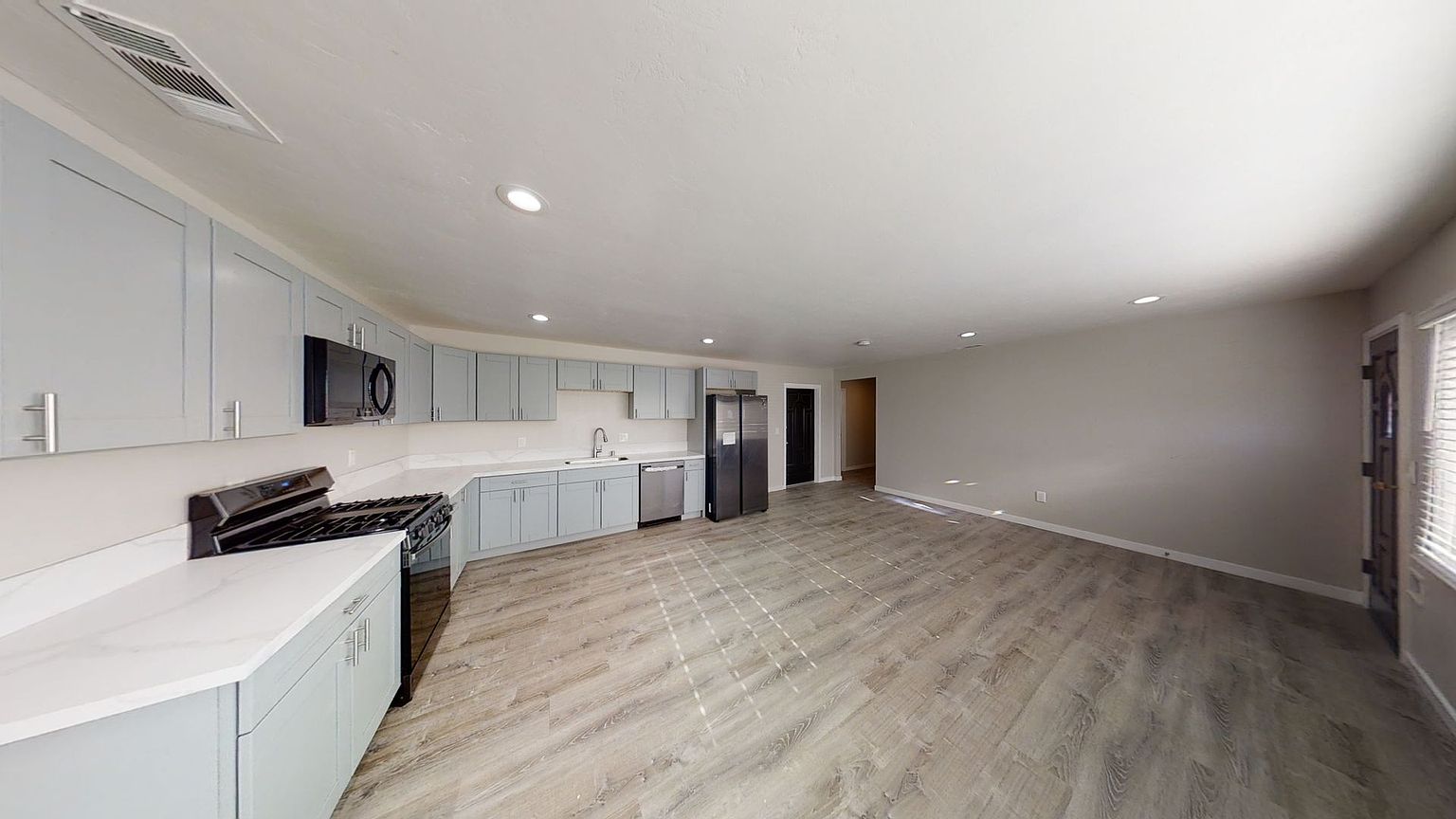 5045 Campanile Dr photo 4