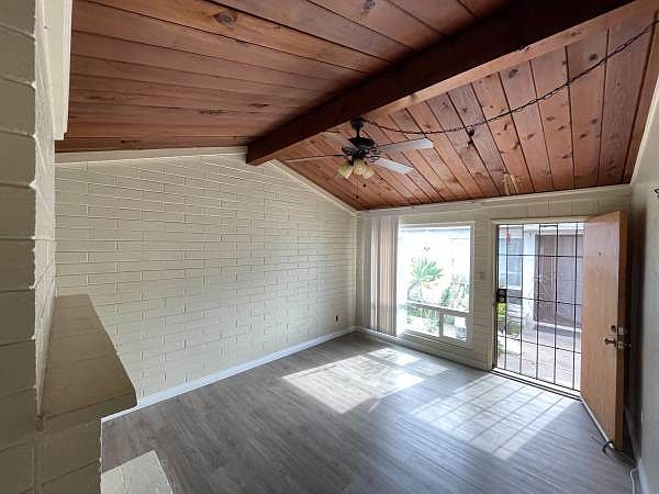 4464 Bond St photo 2