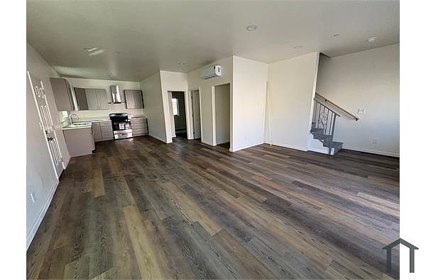 1820 W Drescher St photo 3
