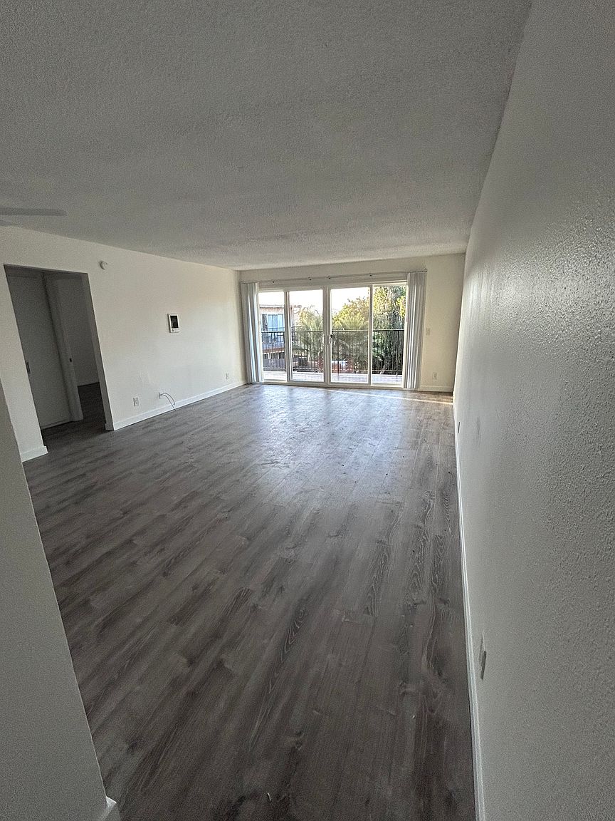 180 Las Flores Dr photo 2