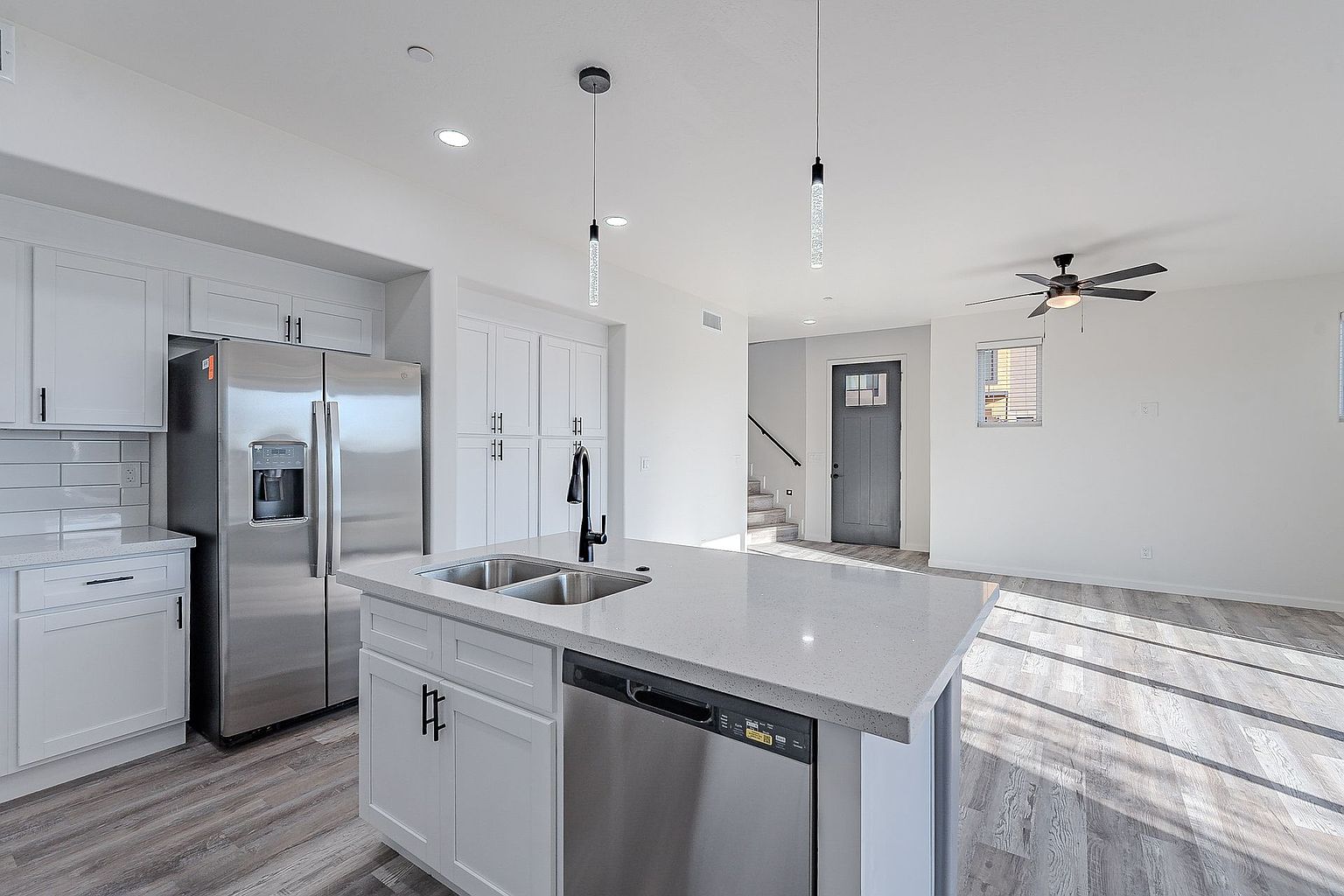 3 beds  2.5 baths (1900 sqft) photo 5