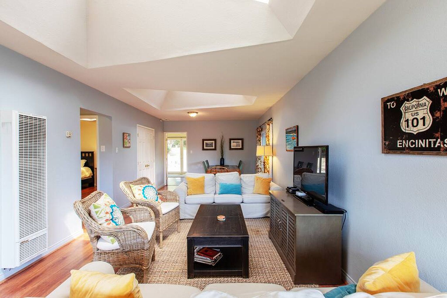 549 San Dieguito Dr photo 2