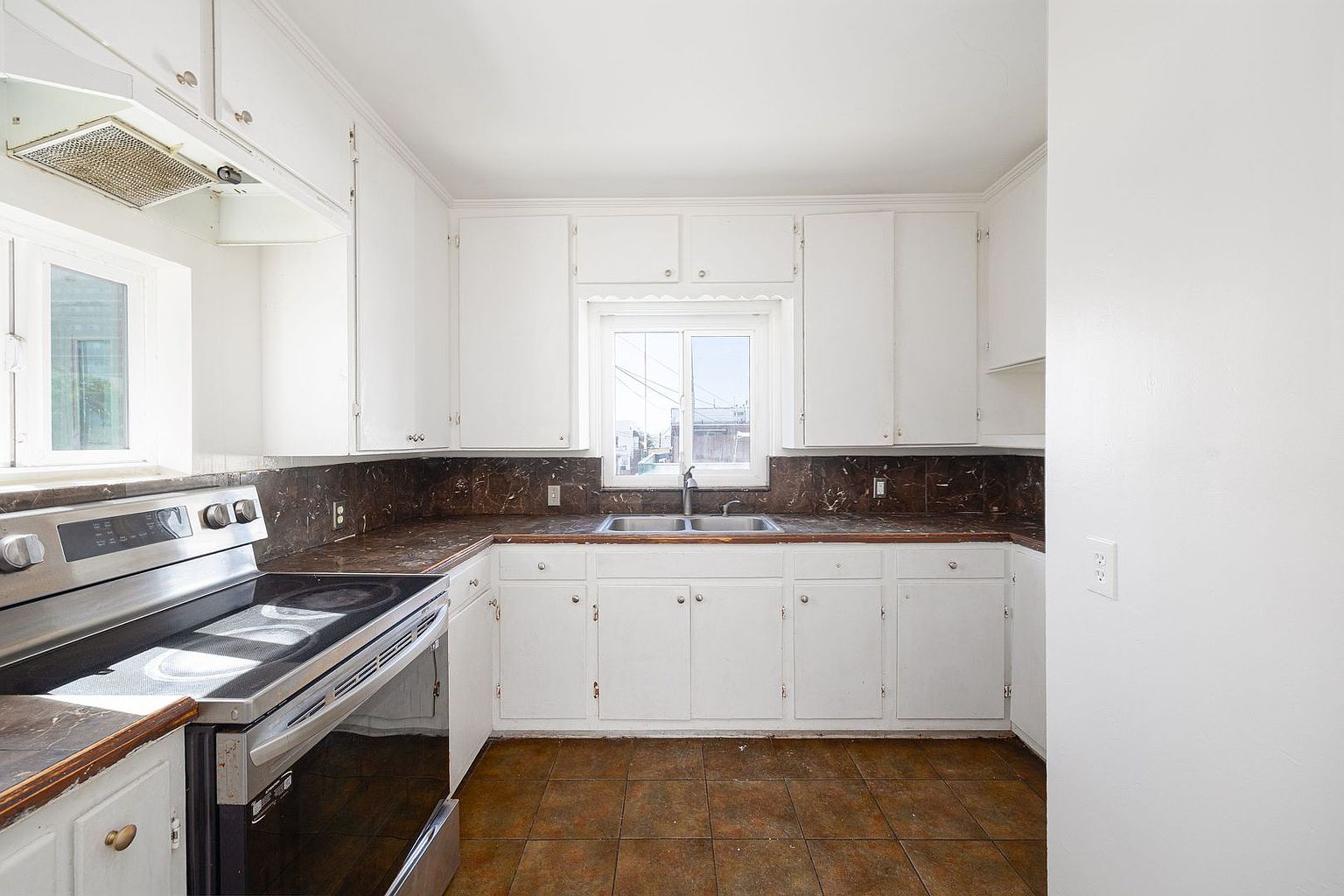 621 A Avenue photo 3