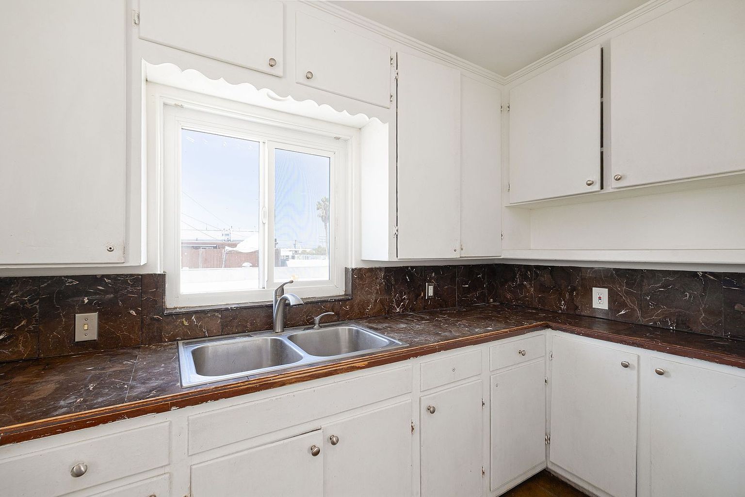 621 A Avenue photo 4