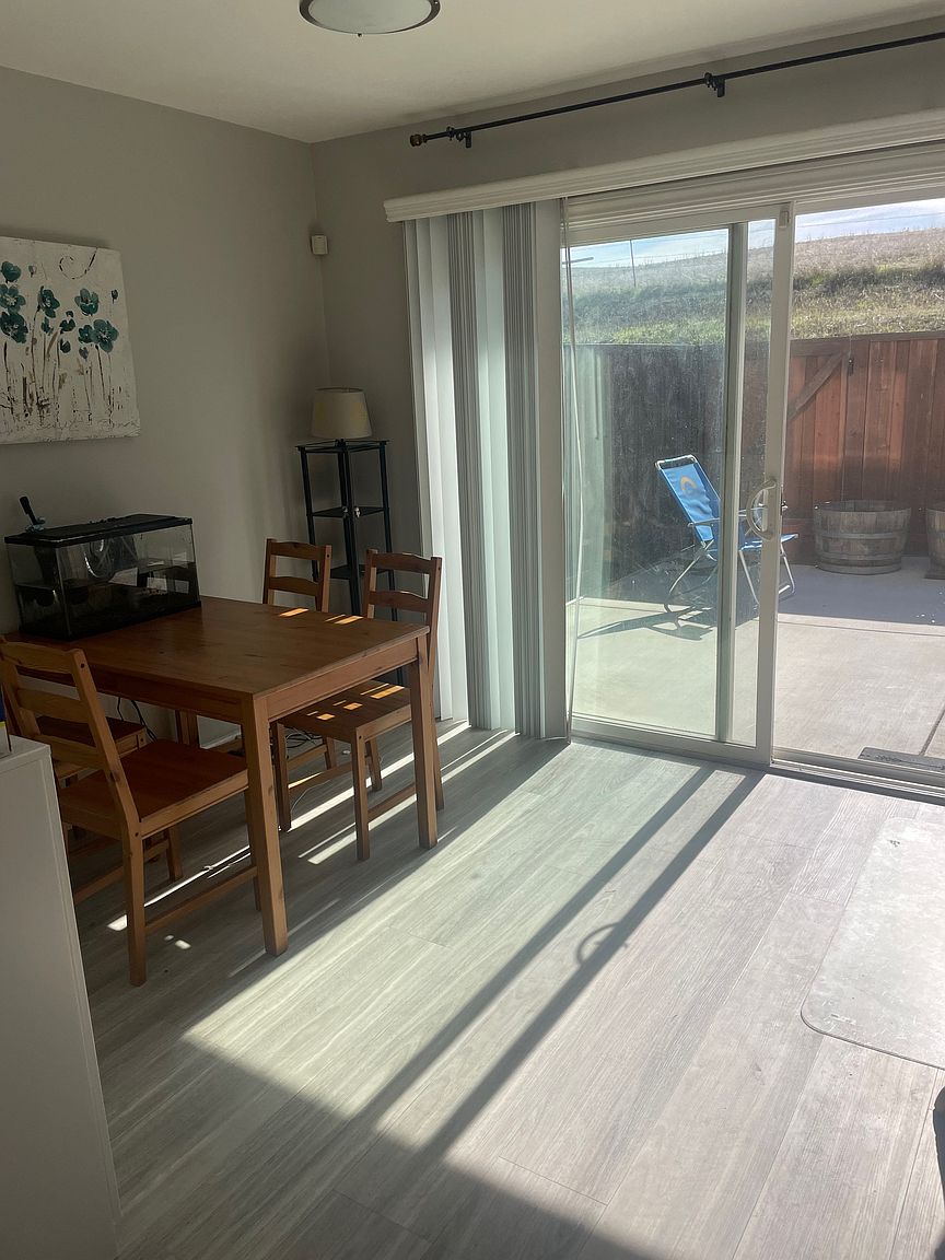 1424 Spring Valley Cmn photo 5
