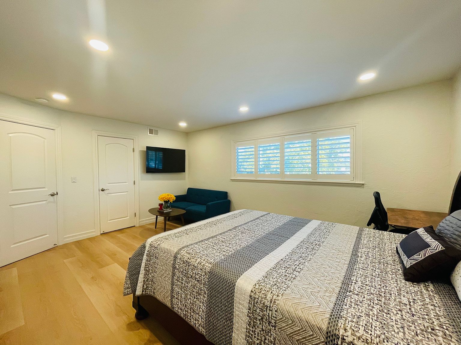 4135 Vistapark Dr photo 3