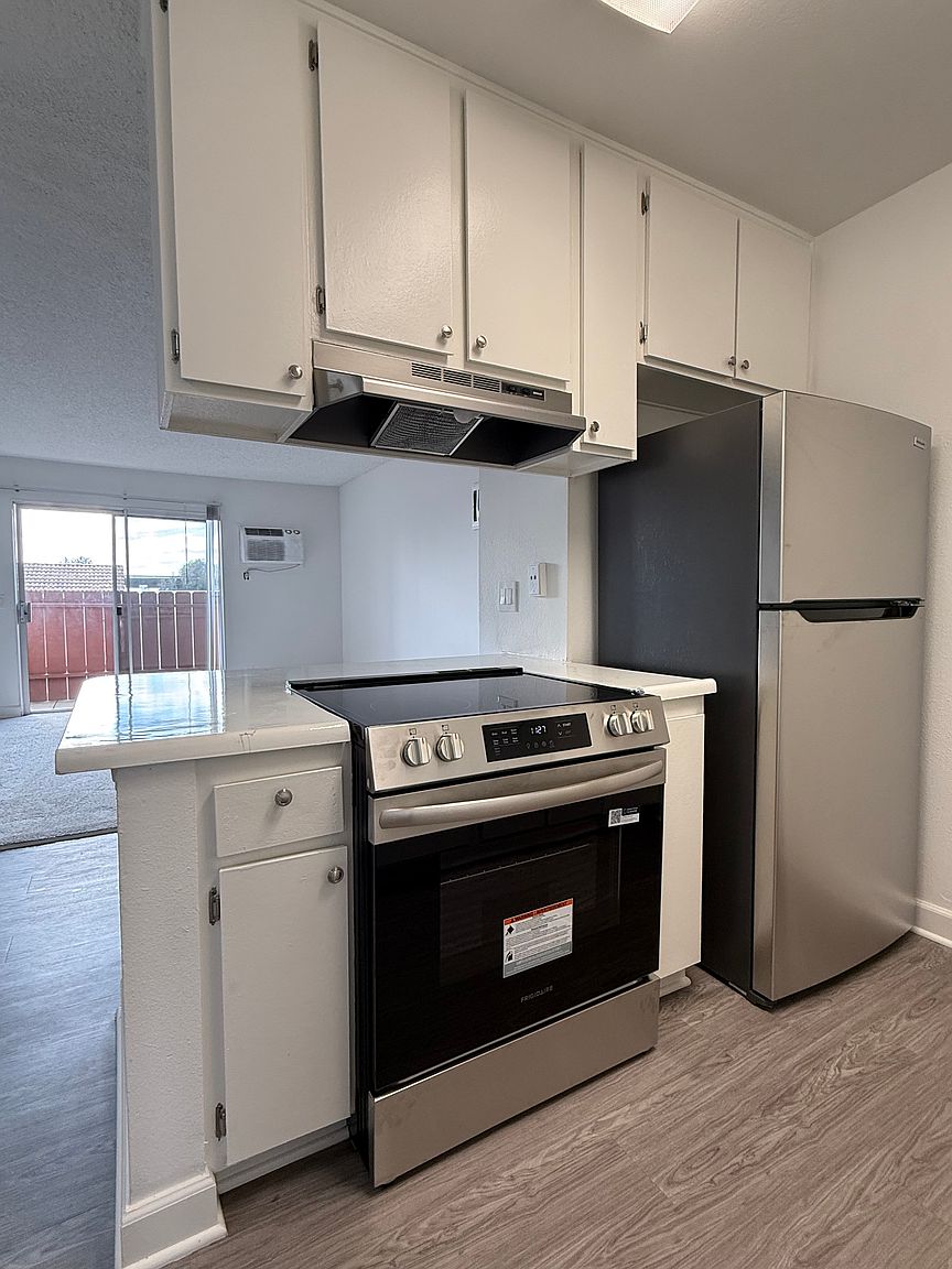 9090 Gramercy Dr photo 4