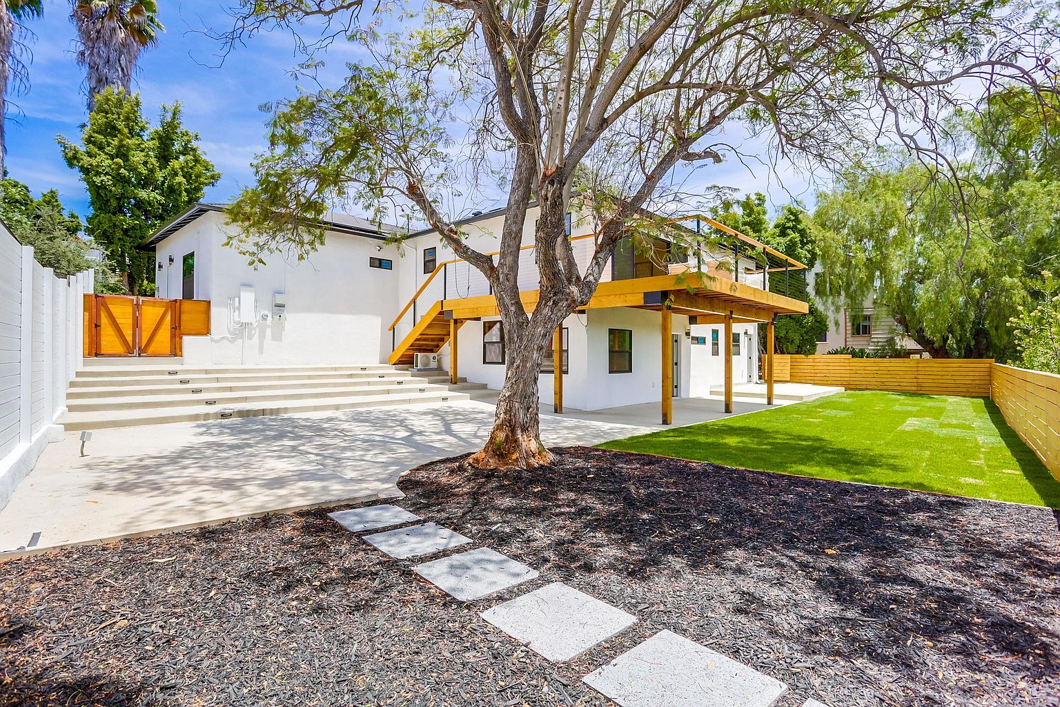 4926 Cresita Dr photo 2