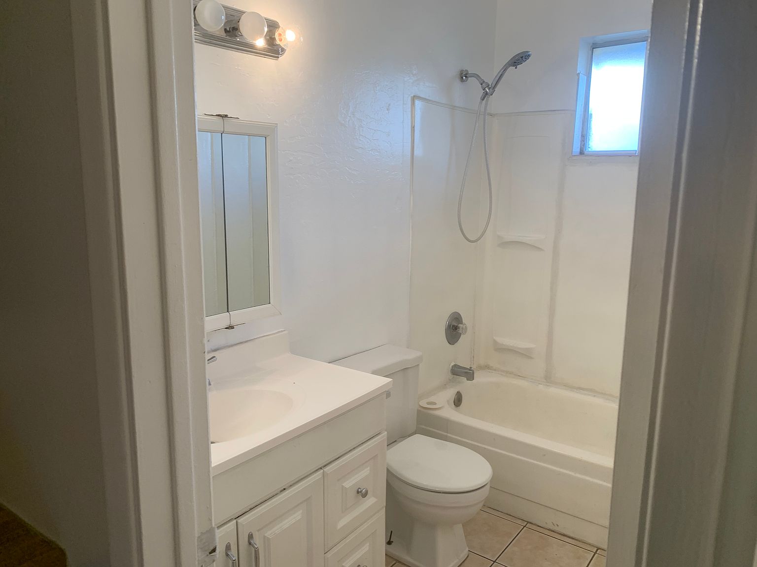 2141 W Belmont Ave photo 5