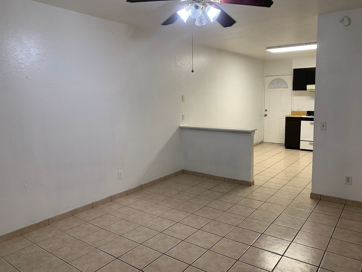 2141 W Belmont Ave photo 3