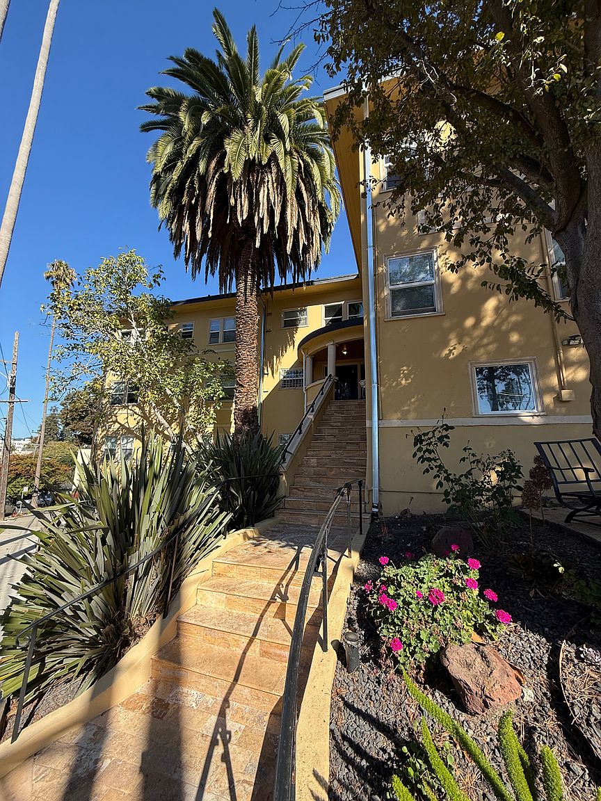 1BR/1BA Apartment on E 28th St · Oakland photo 2