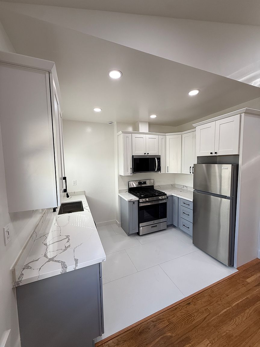 1BR/1BA Apartment on E 28th St · Oakland photo 4