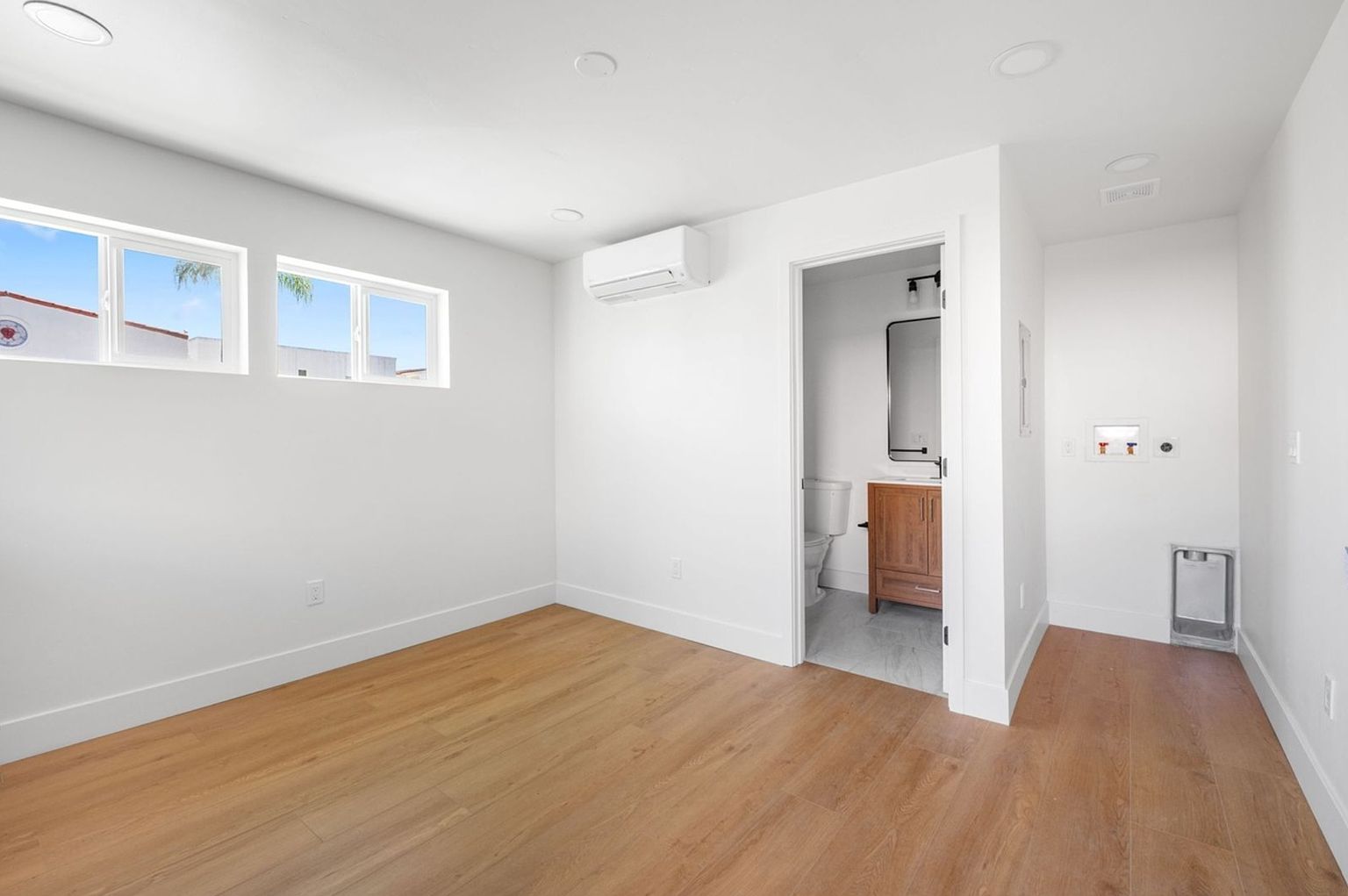 4344 Van Dyke Ave photo 5