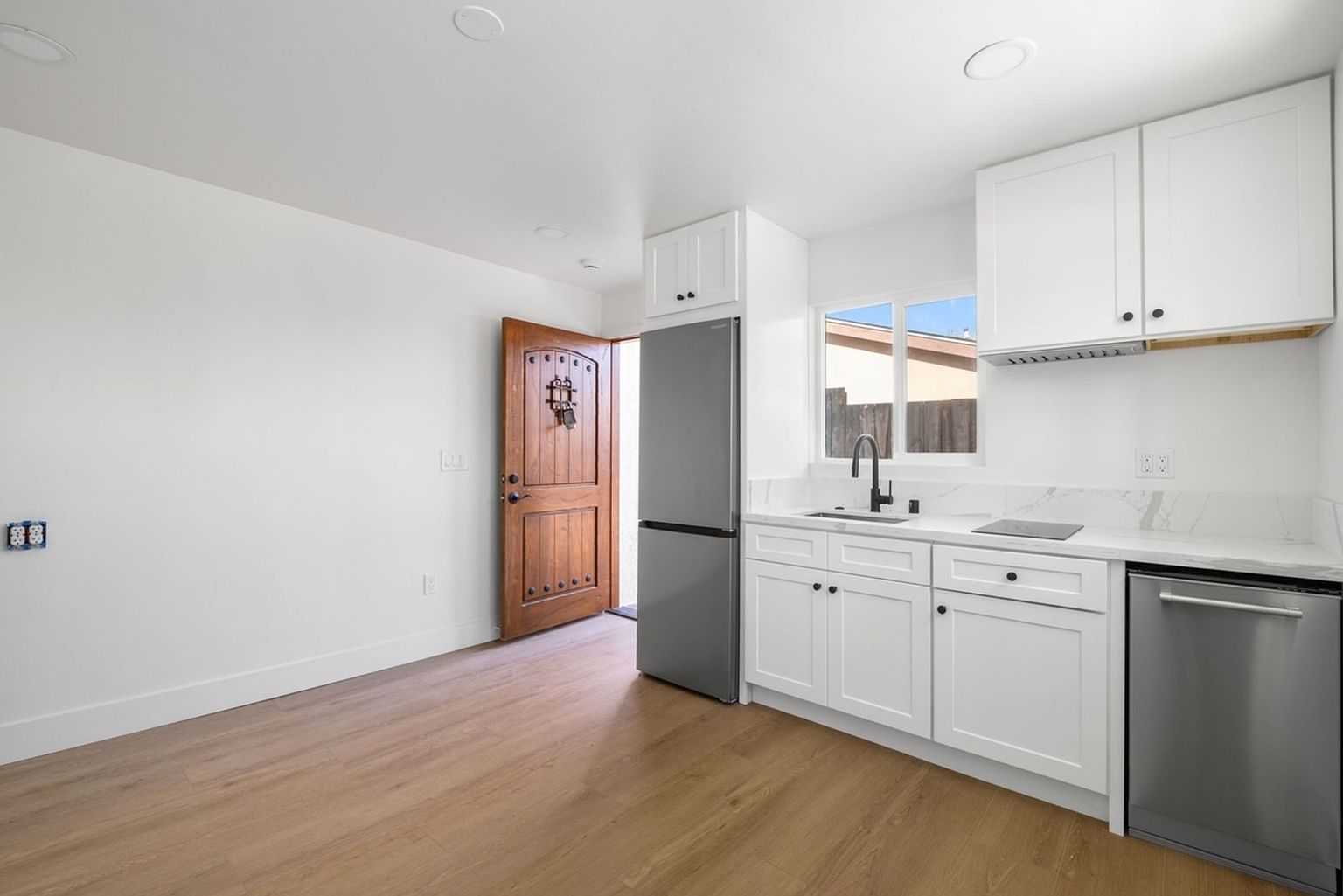 4344 Van Dyke Ave photo 3