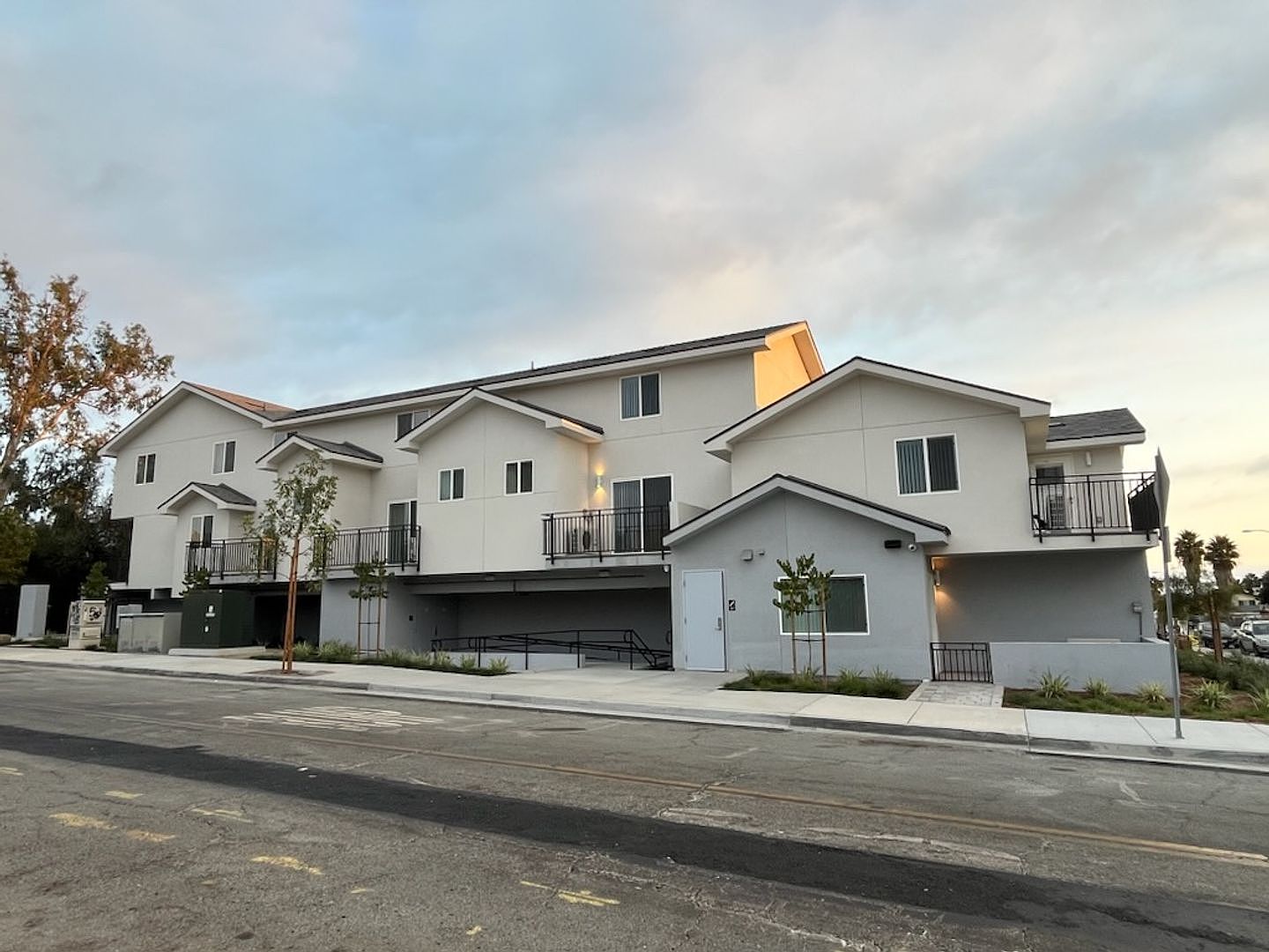 2 beds 1.5 baths (922 sqft)