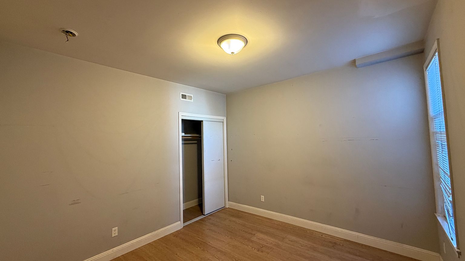 40 Niagara Ave photo 4