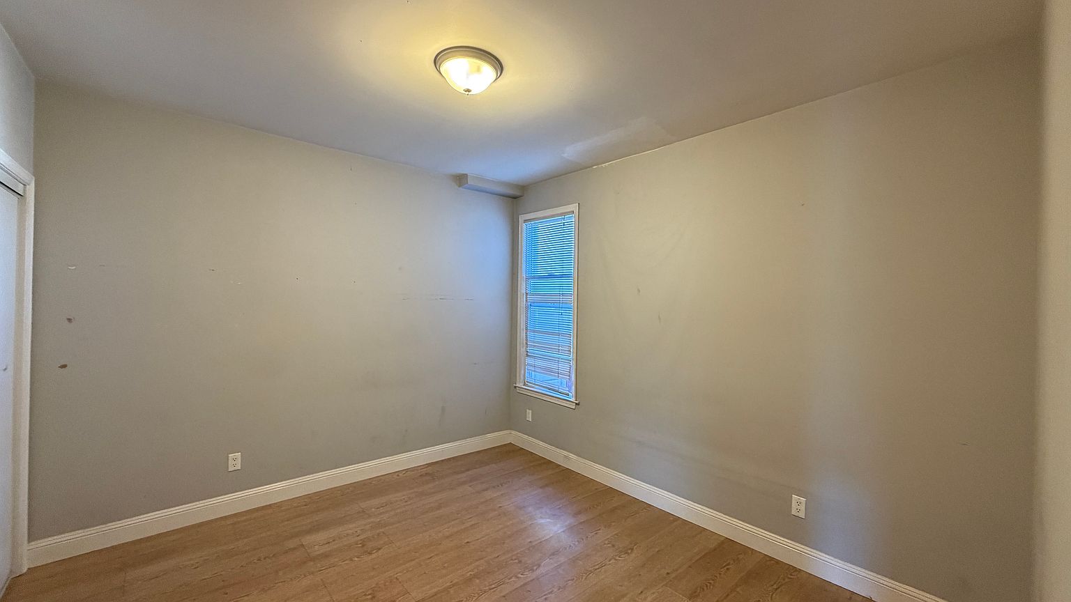 40 Niagara Ave photo 5