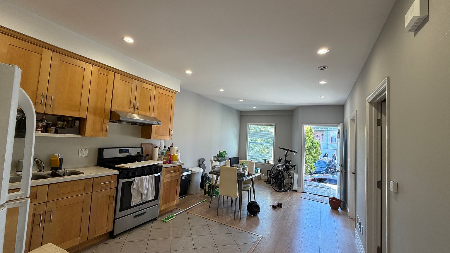 40 Niagara Ave photo 2