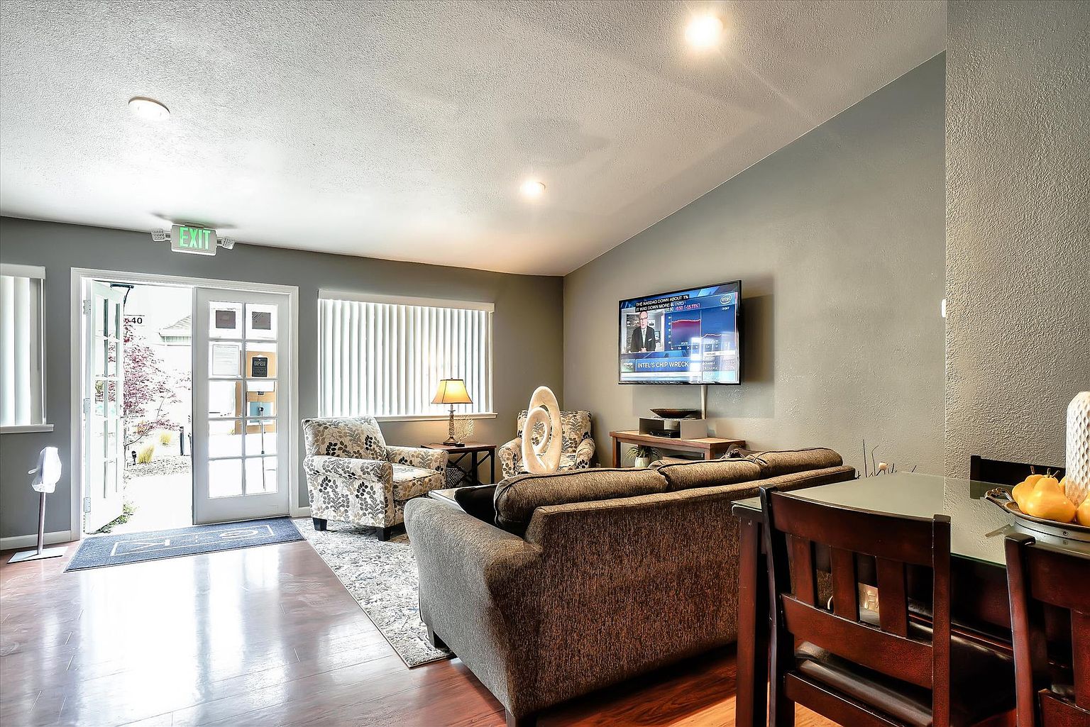 Medium 2 Bed 1 Bath photo 5