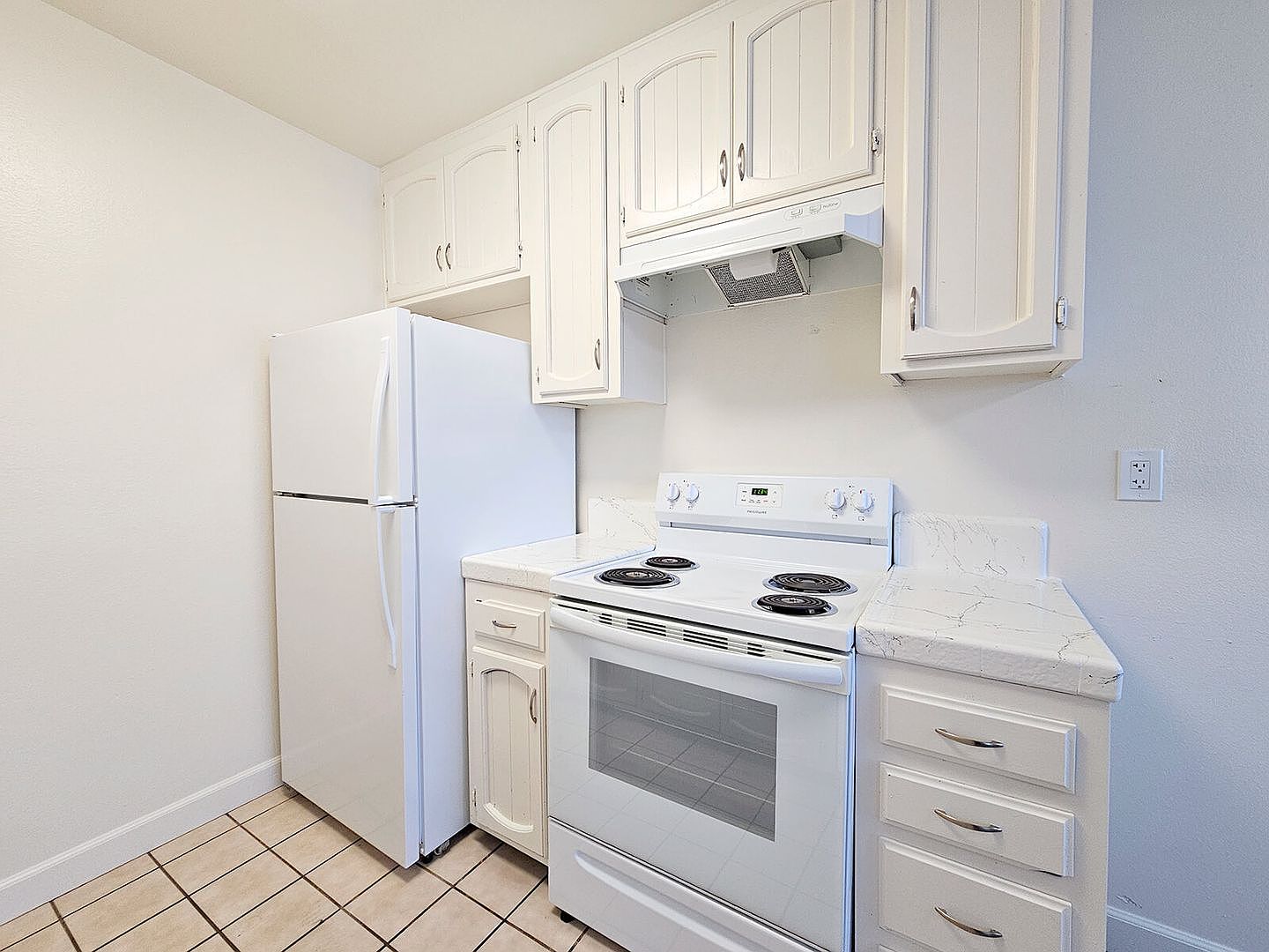 2 beds  1.0 baths photo 5