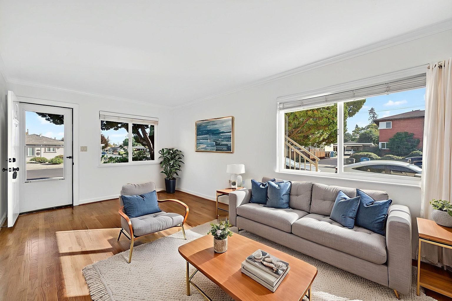 305 Kuehnis Dr photo 3