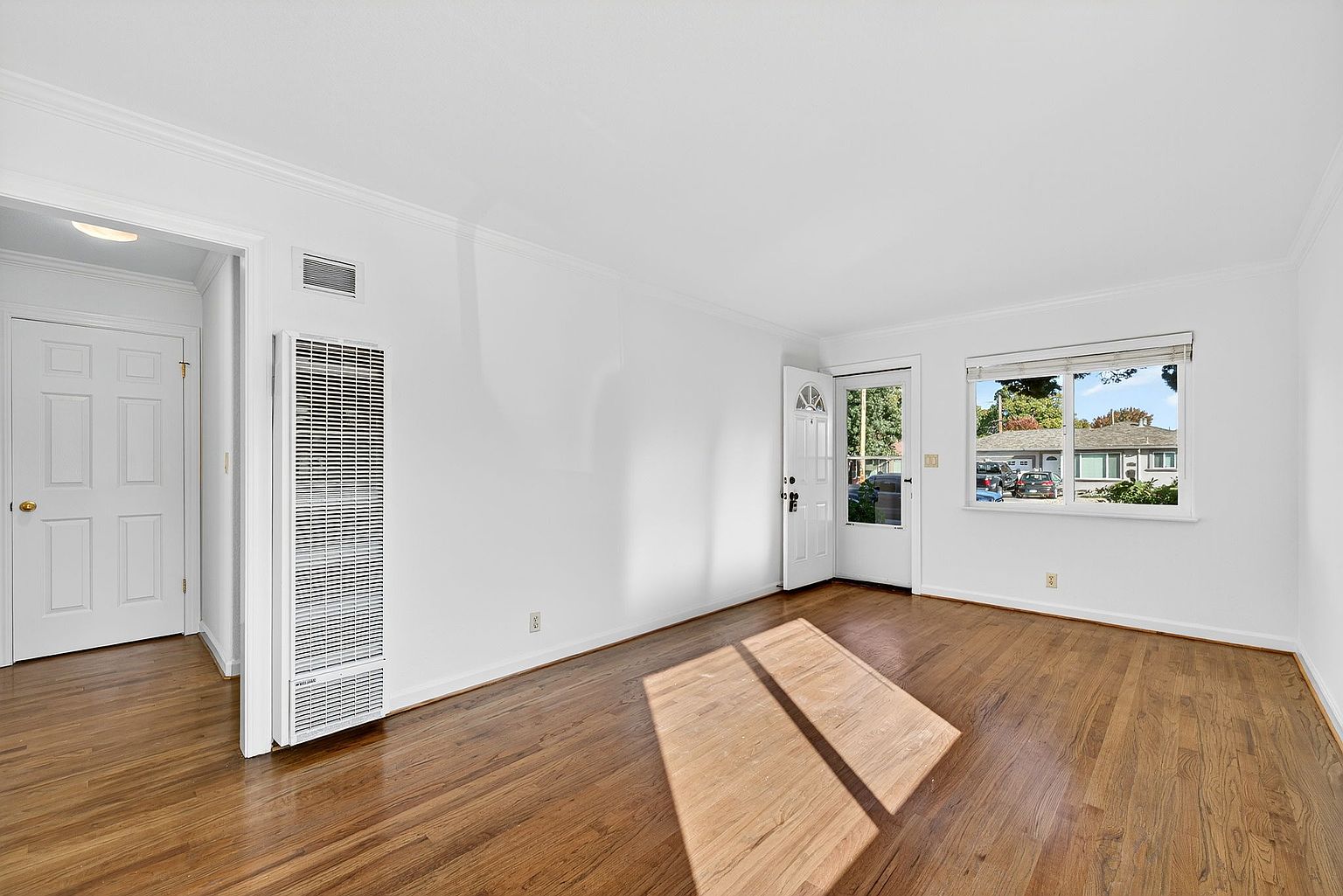 305 Kuehnis Dr photo 4