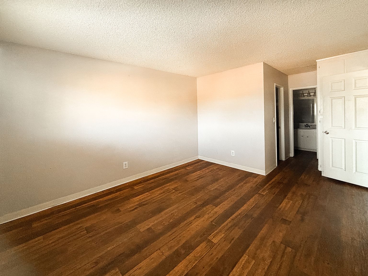 9761 Marilla Dr photo 5