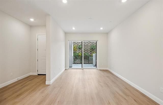 2449 Willow Way photo 3