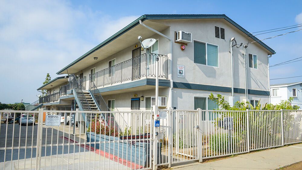 2 Bedrooms/ 1 Bath photo 5