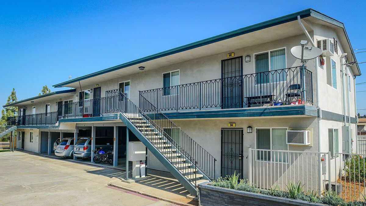 2 Bedrooms/ 1 Bath photo 2
